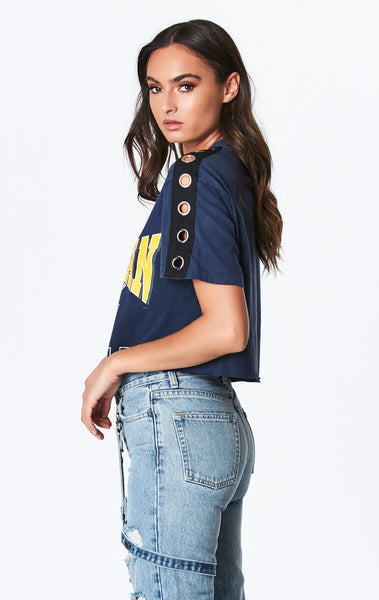GROMMET COLLEGE TEE