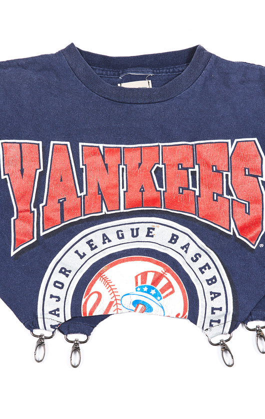 SPORTS TEE WITH CLASP BOTTOM